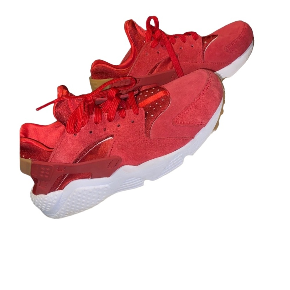 Nike Air Hurache Womens Size 8 like new condition, worn once nothing wrong